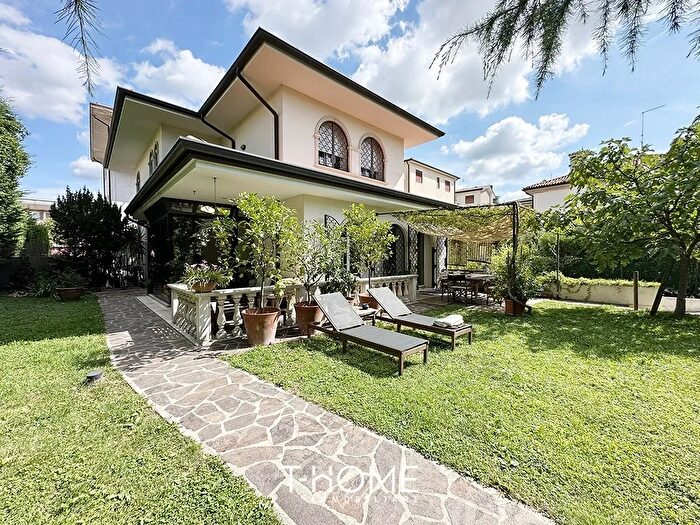 Casa con 10 locali in vendita in Via Dante Alighieri, Cassola