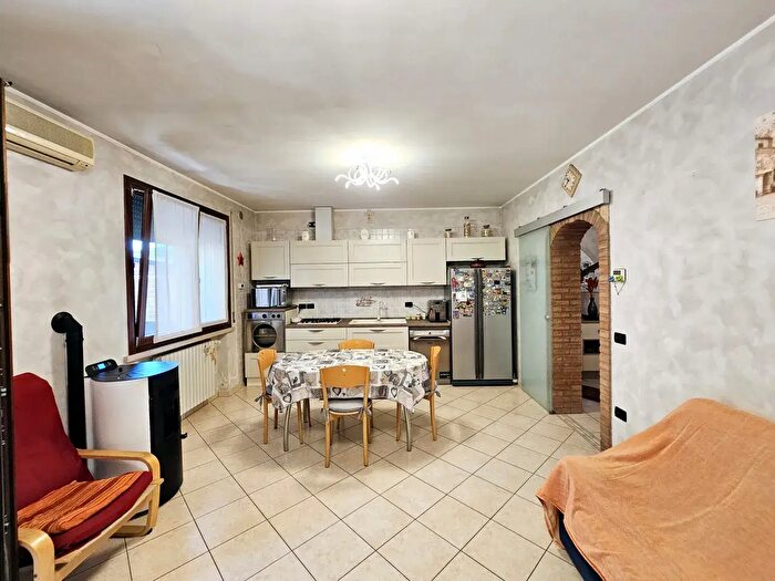 Casa con 5 locali in vendita in Via Polesine, Castagnaro