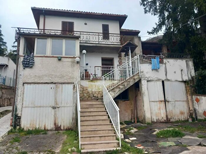 Appartamento quadrilocale in vendita in Strada Arci, Tivoli