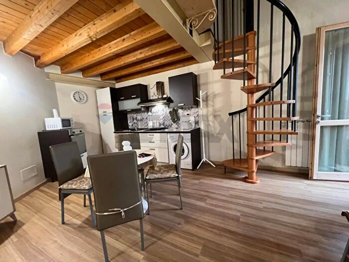 Appartamento bilocale in vendita in Piazza Corlo, Lonato