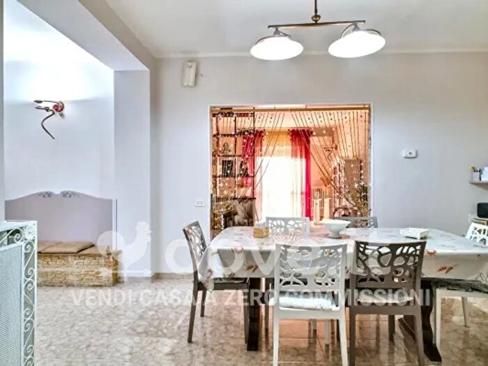 Appartamento con 6 locali in vendita in Via Mare, Taranto