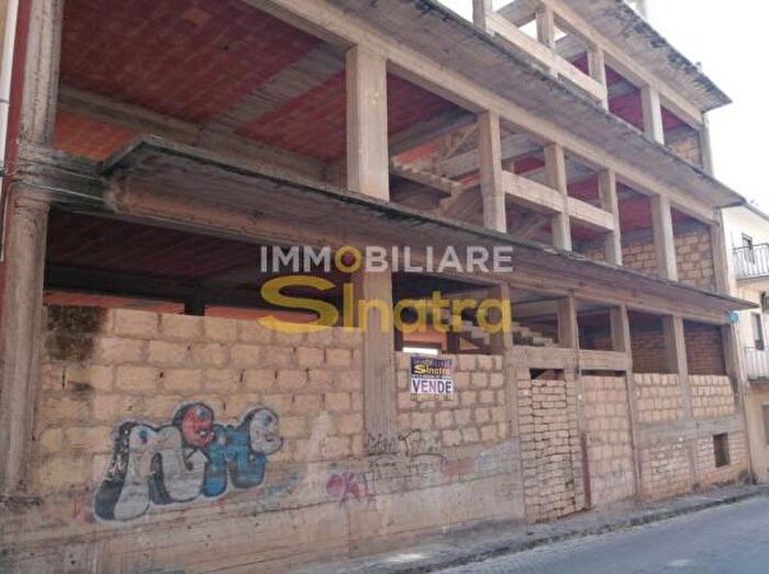 Casa con 6 locali in vendita in Via Padova, Catenanuova