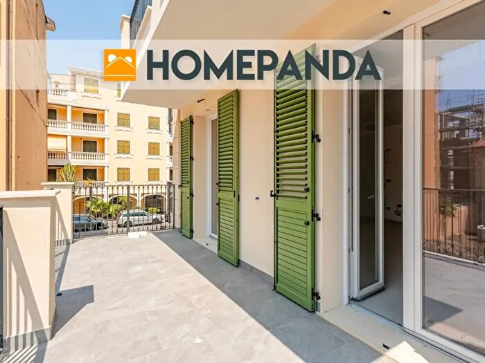 Appartamento trilocale in vendita in Via Roberto, Bordighera