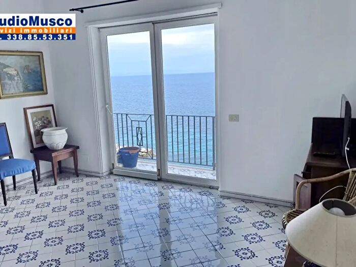 Appartamento quadrilocale in vendita in Via Prov Marina Grande, Capri