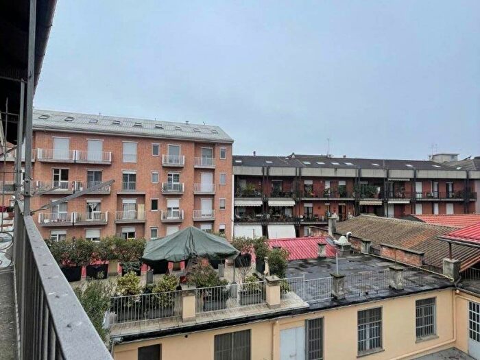 Appartamento trilocale in affitto in Via Guttuari, Stazione, Asti
