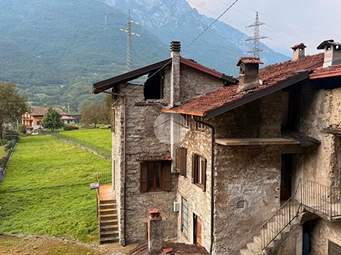 Casa quadrilocale in vendita in Via Gera Superiore, Breno