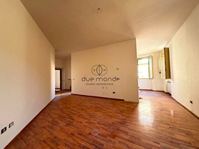 Appartamento trilocale in vendita in Via Germania, Spoleto