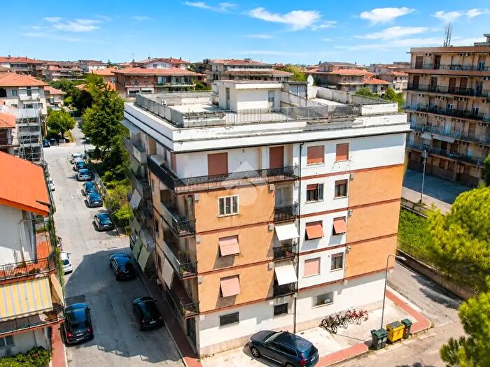 Appartamento quadrilocale in vendita in Via Adolfo De Carolis, Grottammare