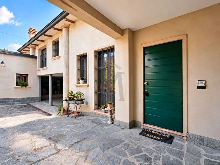 Casa con 6 locali in vendita in Via Andrea Rivasi, Cavriago