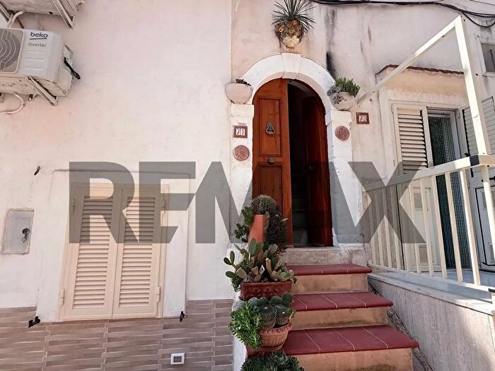 Casa trilocale in vendita in Via Fontana, Vieste