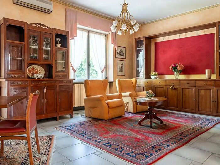 Casa con 6 locali in vendita in Viale Repubblica, Voghera