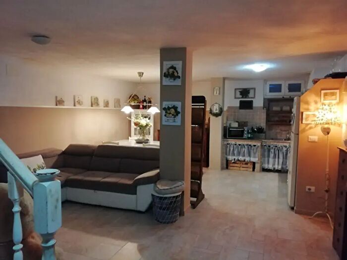 Appartamento con 5 locali in vendita in Massa