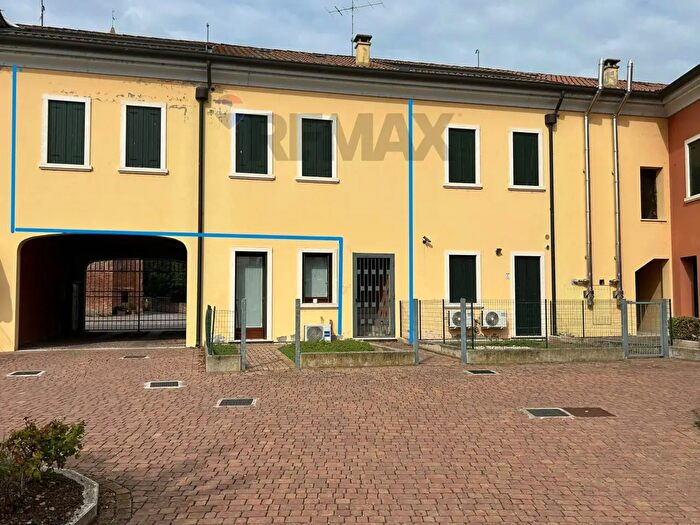 Appartamento con 5 locali in vendita in Corso Fraccaroli, Villa Bartolomea