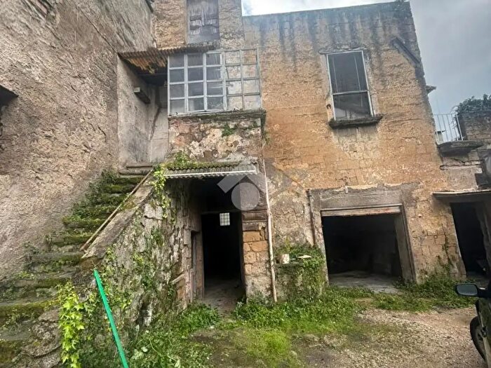 Casa quadrilocale in vendita in Via Corso Umberto, Saviano