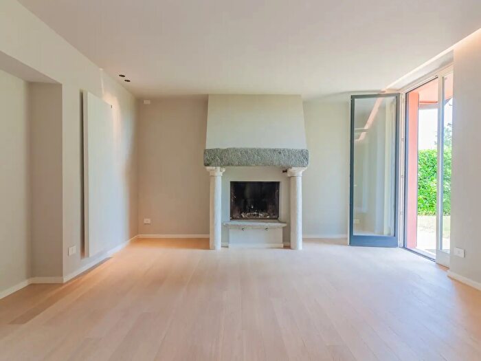 Casa con 13 locali in affitto in Cinq Fo, Guanzate