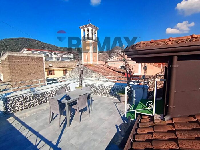 Appartamento con 6 locali in vendita in Madonna di Pomei unico, Caserta