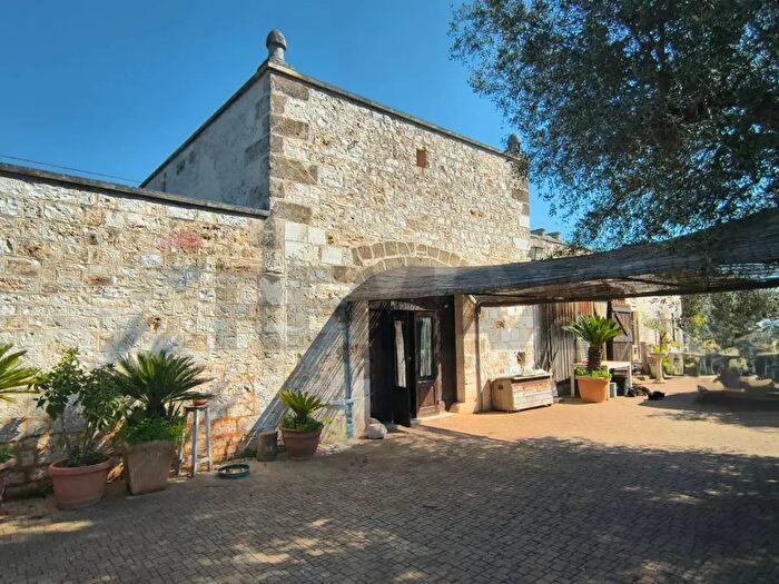 Casa quadrilocale in vendita in Polignano A Mare