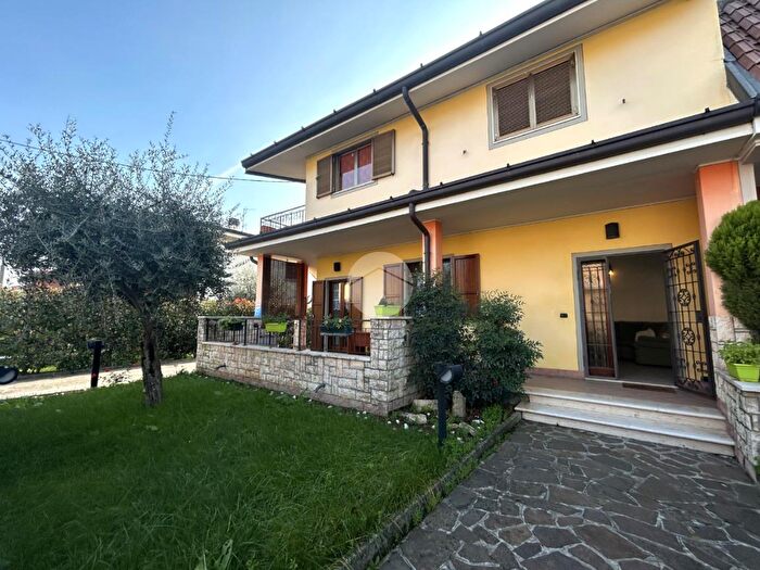 Casa trilocale in vendita in Via Caduti del Lavoro, Rovato