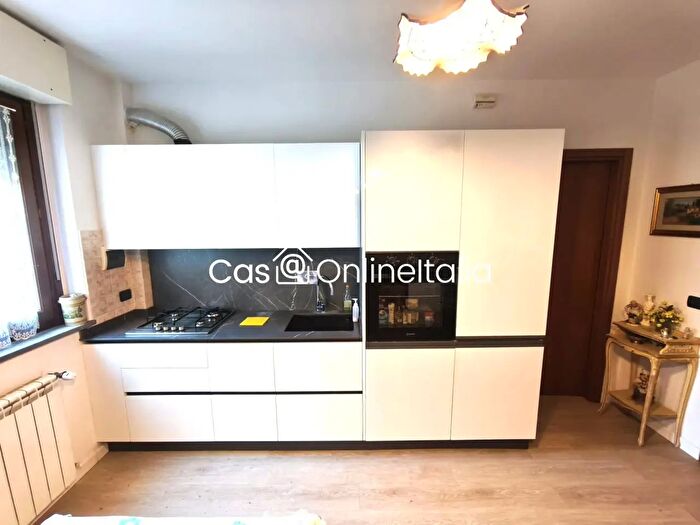 Appartamento trilocale in vendita in Piazza Angiolo E Armando del Taglia, Signa