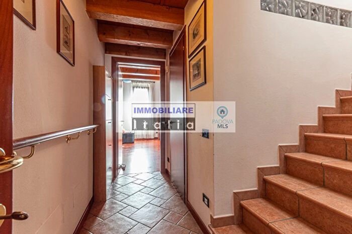 Appartamento quadrilocale in vendita in Via Roma, Padova