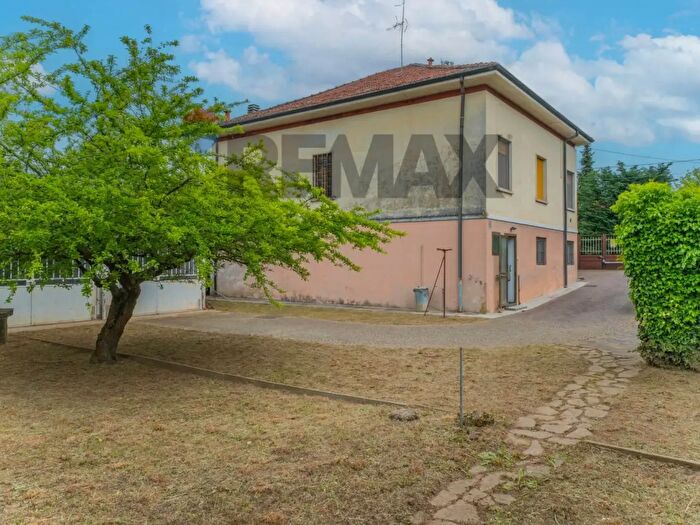 Casa quadrilocale in vendita in Via Foro San Martino, Cassano Magnago
