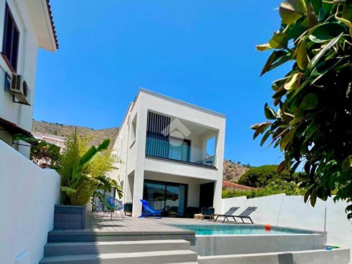 Casa quadrilocale in affitto in Via Mondello, Mondello Valdesi, Palermo