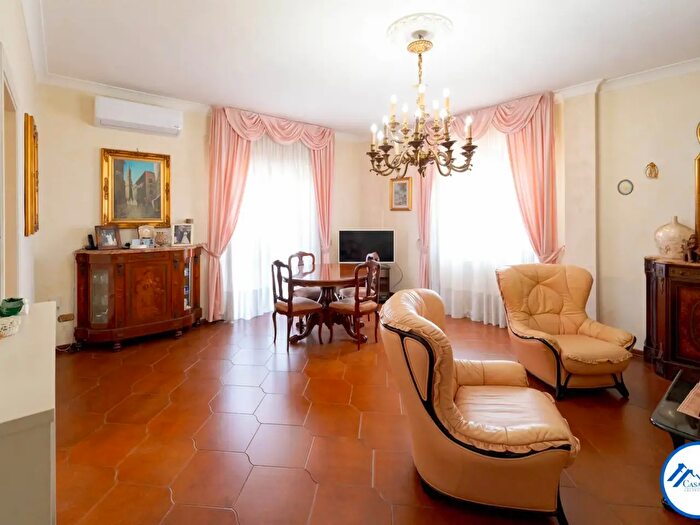 Appartamento con 5 locali in vendita in Via Pio La Torre, Casoria