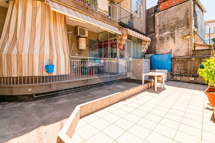 Appartamento con 6 locali in vendita in Via Libertà, Riposto