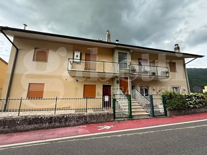 Appartamento con 5 locali in vendita in Via del Castello, Cantalice