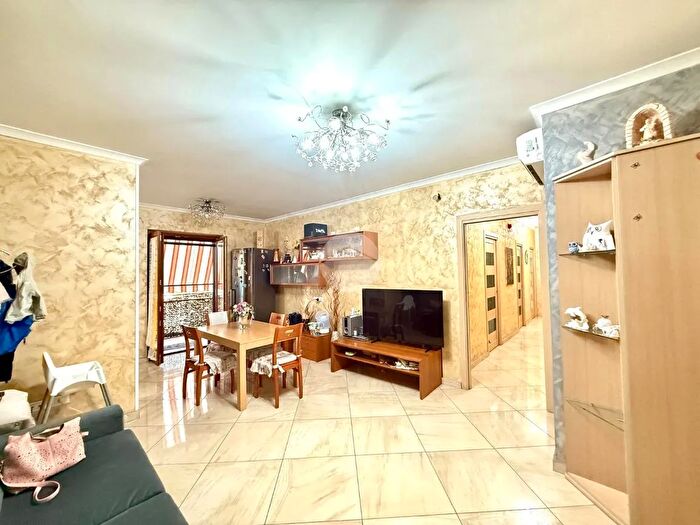 Appartamento trilocale in vendita in Via Privata Antonio Imperatore, Napoli