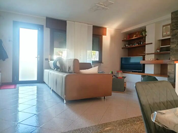 Casa quadrilocale in vendita in Viale Orsola, Caorso