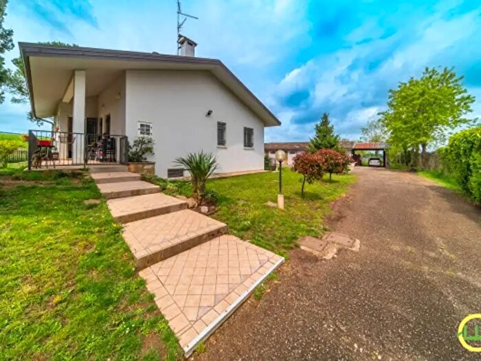 Casa con 5 locali in vendita in Santa Maria La Longa