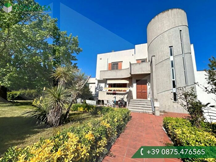 Appartamento con 10 locali in vendita in Via Lissa, Termoli