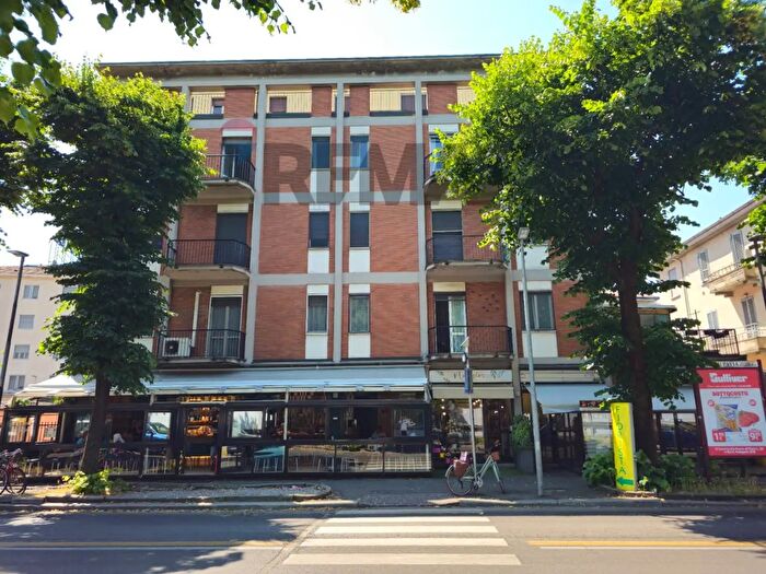 Appartamento trilocale in vendita in Viale Golgi, Pavia