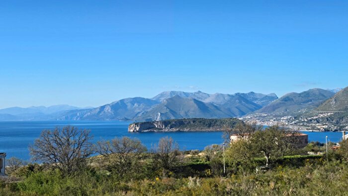 Casa quadrilocale in vendita in Via del Telegrafo, San Nicola Arcella