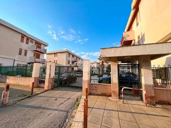Appartamento con 5 locali in vendita in Corso dei Mille, Palermo