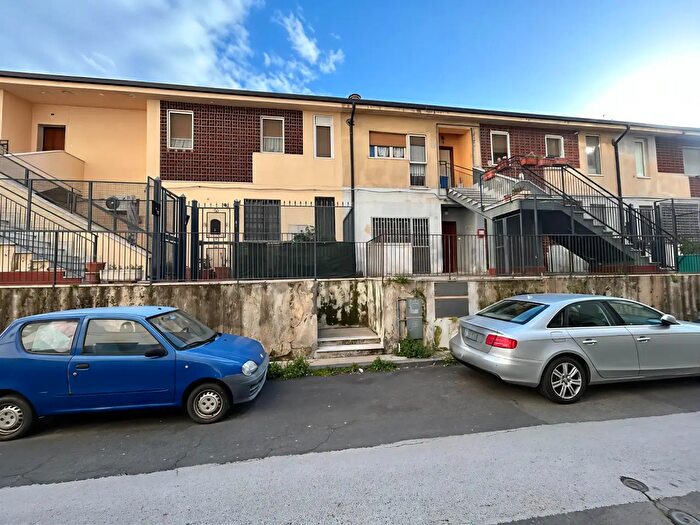 Appartamento trilocale in vendita in Via Divisione Julia, Catania