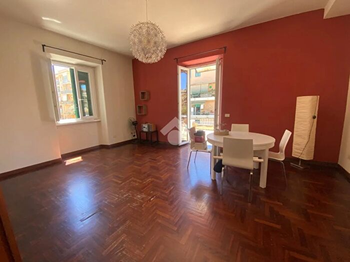 Appartamento trilocale in vendita in Via Albano, Roma