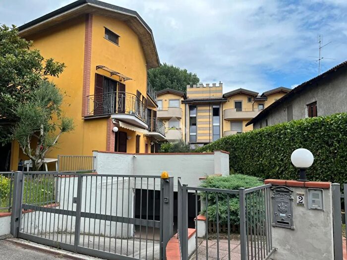 Casa con 5 locali in vendita in Via Novembre, Cerro Al Lambro