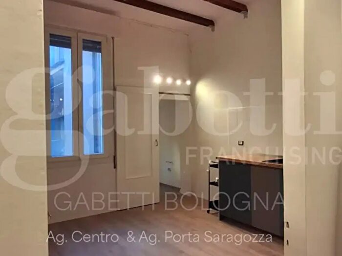 Appartamento quadrilocale in affitto in Via De Chiari, Bologna