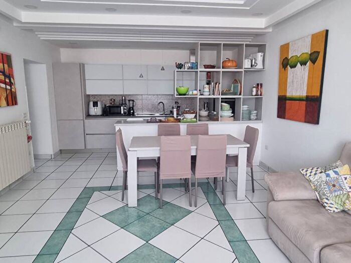 Appartamento trilocale in affitto in Via Tommaso Pollice, Anfiteatro, Pozzuoli