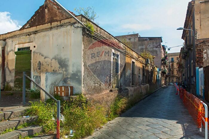 Casa quadrilocale in vendita in Via Grassi, Catania