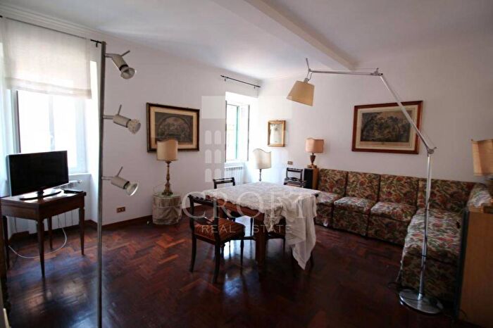 Appartamento quadrilocale in affitto in Via Giulia, Roma