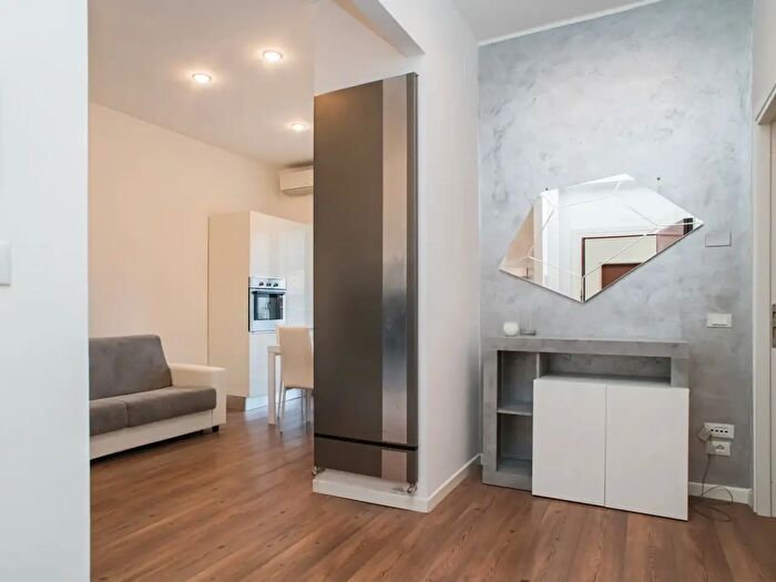 Appartamento trilocale in vendita in Via Mugello, Roma