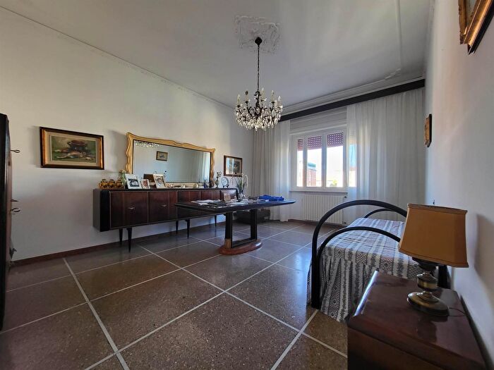 Appartamento con 5 locali in vendita in Livorno