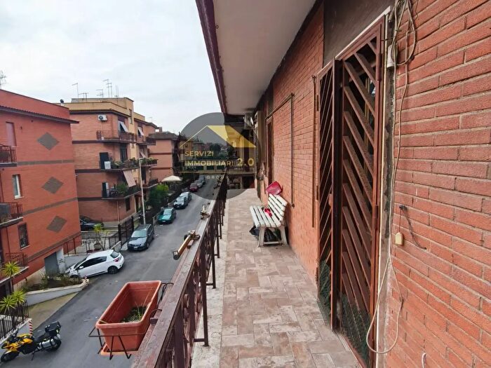 Appartamento quadrilocale in vendita in Via Nicola da Guardiagrele, Roma