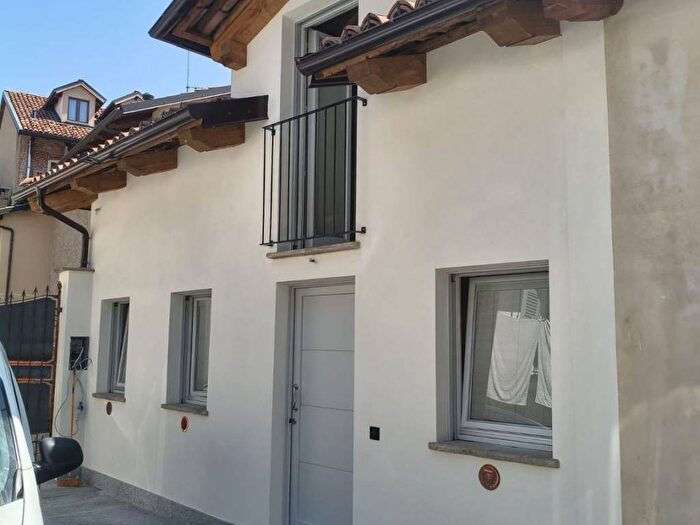 Casa bilocale in affitto in Via Giacosa, Centro, Alba