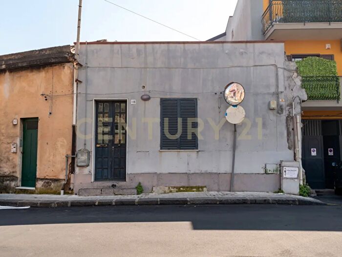 Casa quadrilocale in vendita in Via Roma, Mascalucia