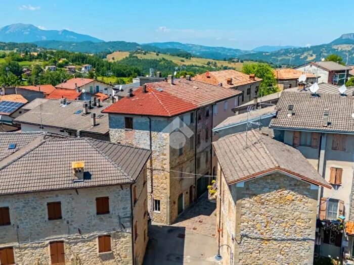 Appartamento trilocale in vendita in Via Roma, Villa Minozzo