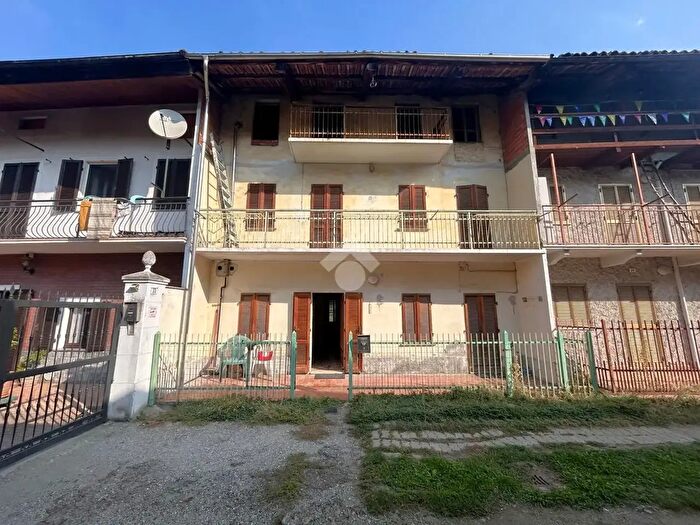 Casa con 5 locali in vendita in Via Alpina, Caravino